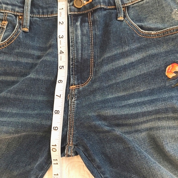 Sundance Driftwood Audrey Embroidered Distressed Jeans, Size 32 / women's 12 - Picture 11 of 13